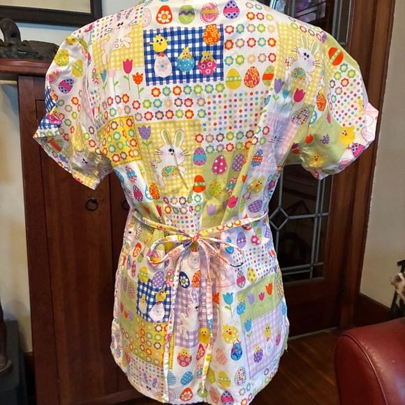 "Life" scrub top, M, Easter theme, EUC - Picture 4 of 7
